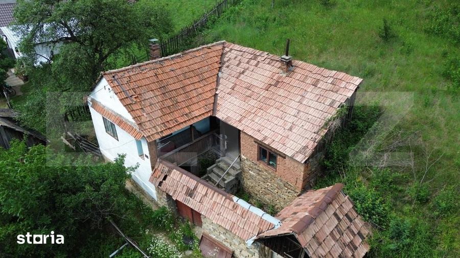 Casă cu 3 camere semidecomandat cu Teren 1343 Mp în Săsciori