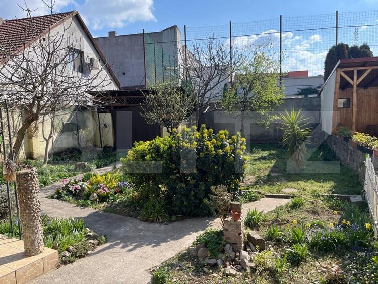 Casă cu 2 camere cu Canalizare în Central