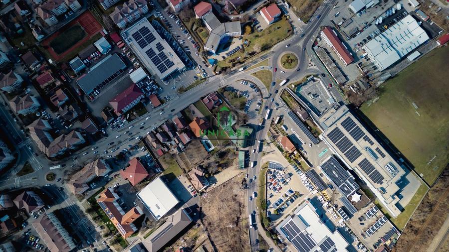 Casă individuală cu 7 camere cu Canalizare în Cartierul Nord
