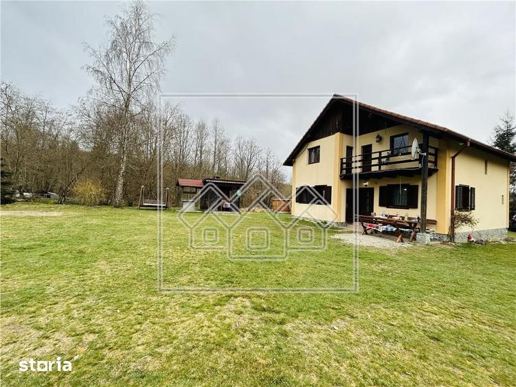 Casă cu 5 camere cu Teren 3400 Mp în Porumbacu de Jos