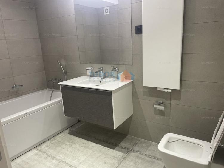Apartament cu 4 camere semidecomandat, mobilat în Pipera