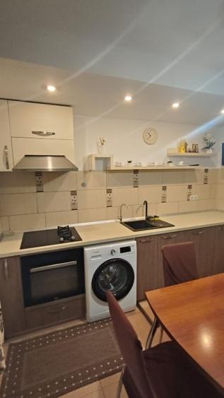Apartament cu 3 camere decomandat, mobilat în Central