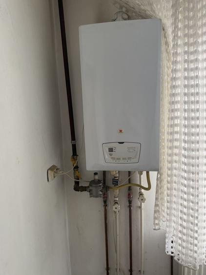Apartament cu 3 camere semidecomandat în Războieni