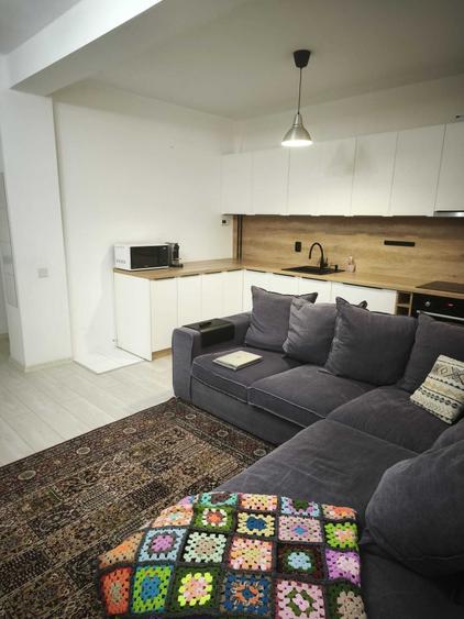 Apartament cu 3 camere semidecomandat în Europa