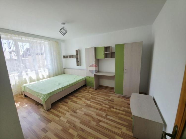 Apartament cu 3 camere decomandat, mobilat în Dărmănești