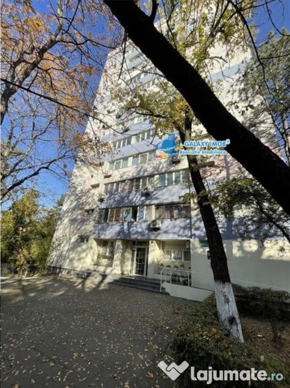 Apartament cu 3 camere semidecomandat în Dorobanți