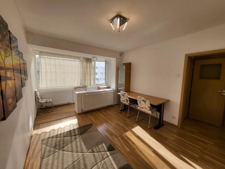 Apartament cu 3 camere semidecomandat în Iancului