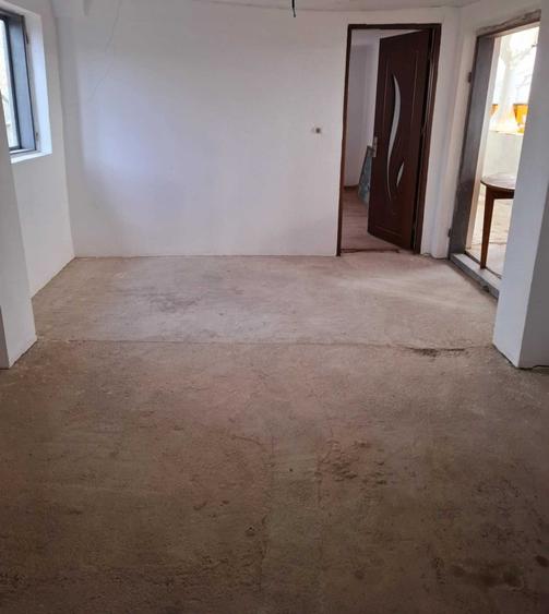 Casă cu 4 camere în Băbeni