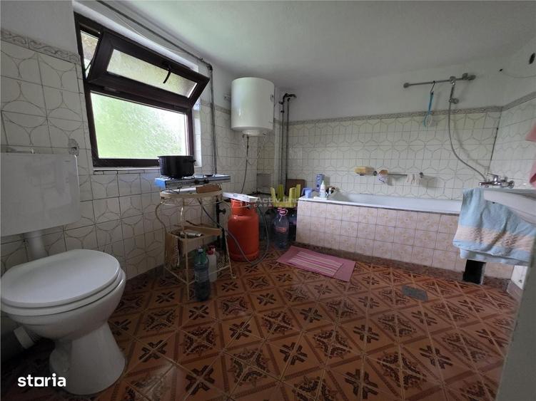 Casă cu 4 camere în Central
