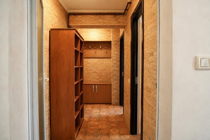Apartament cu 3 camere decomandat, mobilat în Central