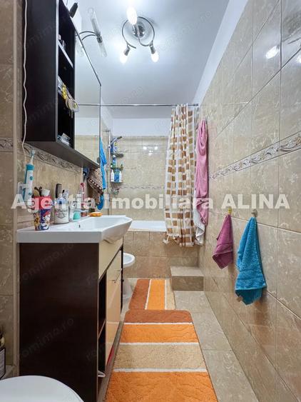 Apartament cu 3 camere decomandat în Astoria