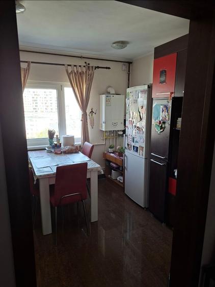 Apartament cu 3 camere decomandat în Inel II