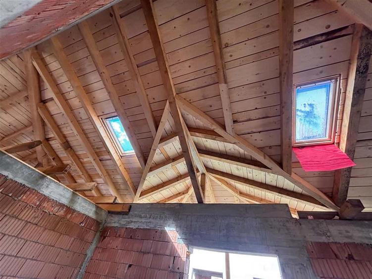 Duplex cu 3 camere cu Teren 500 Mp în Stupini
