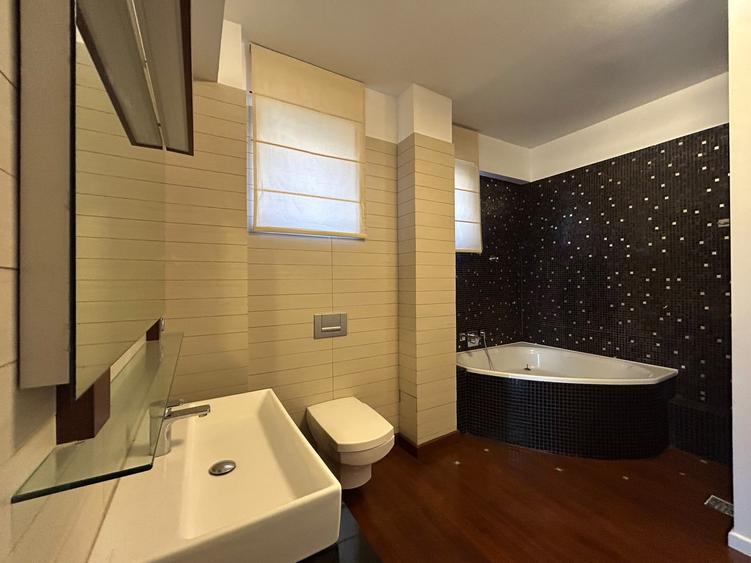 Penthouse cu 3 camere decomandat în Herăstrău