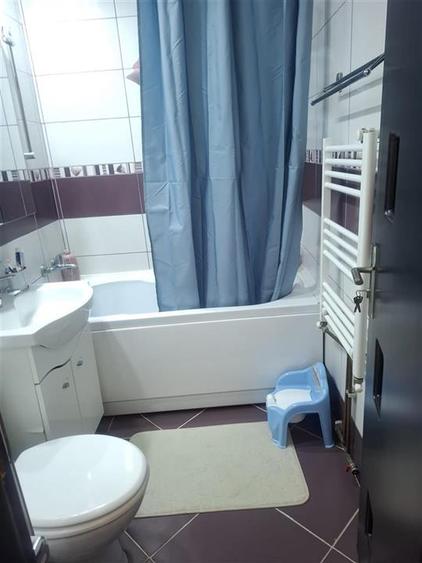 Apartament cu 3 camere semidecomandat, mobilat în Tătărași
