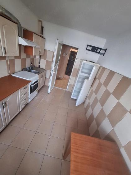 Apartament cu 3 camere decomandat în Sud