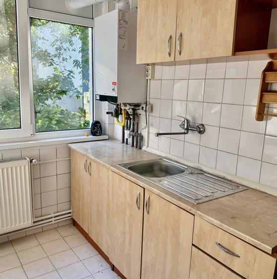 Apartament cu 3 camere decomandat în Cornișa