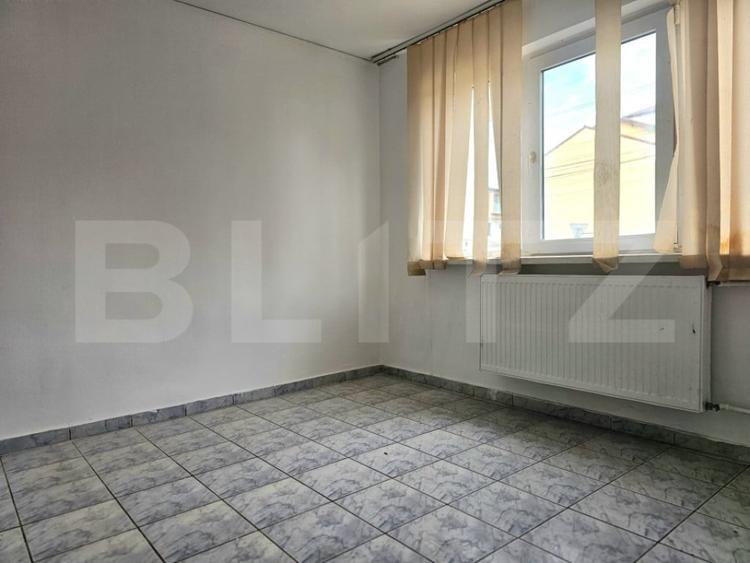Apartament cu 5 camere decomandat în Complex Studențesc