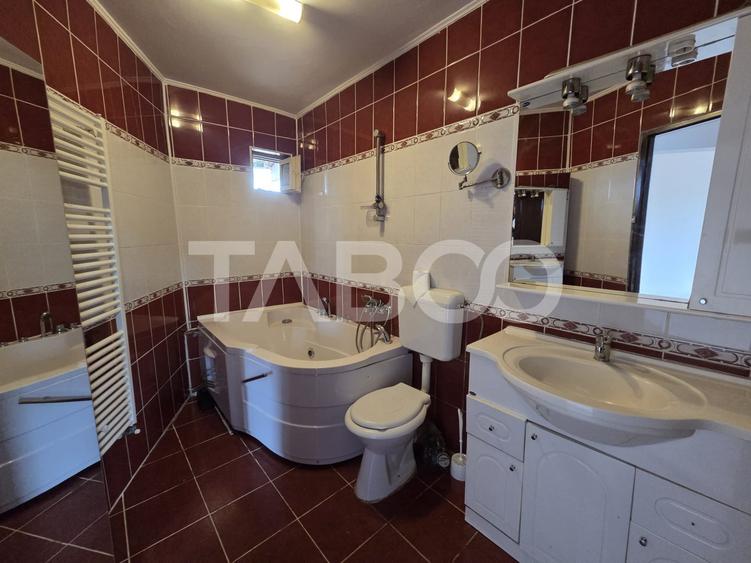 Apartament cu 3 camere decomandat, mobilat în Făgăraș