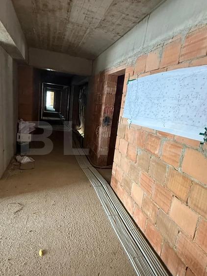 Apartament cu 3 camere decomandat în Tractorul