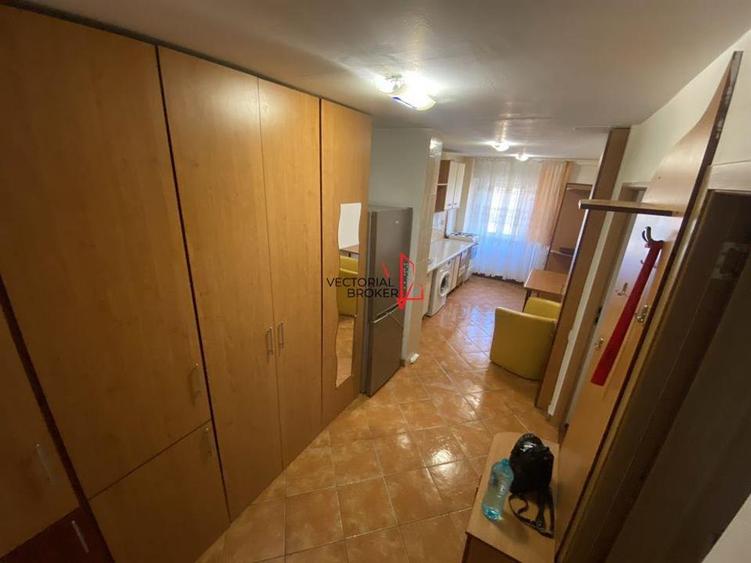 Garsonieră decomandată, mobilată în Tei