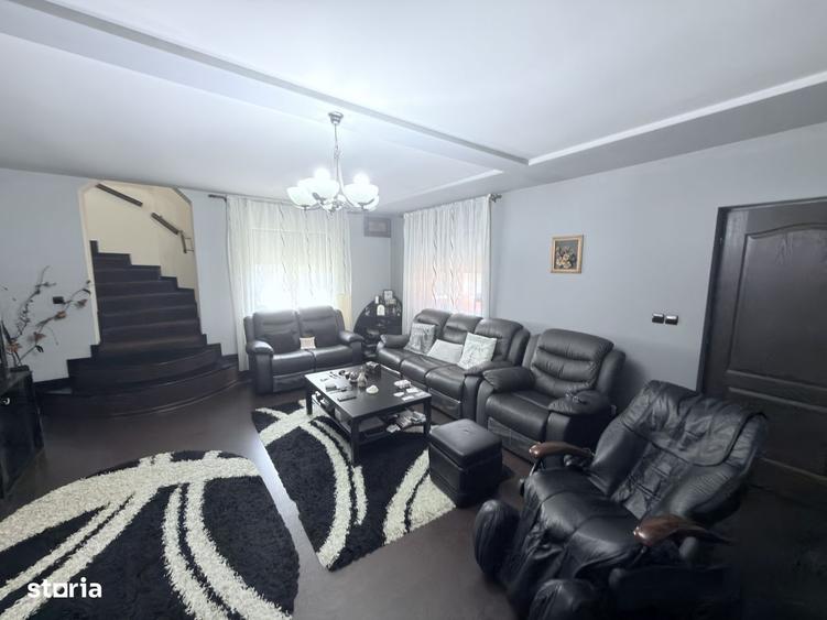 Casă cu 4 camere în Central