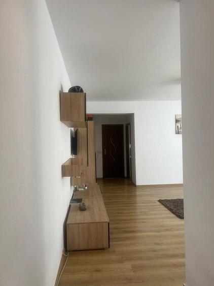 Apartament cu 2 camere semidecomandat în Florești