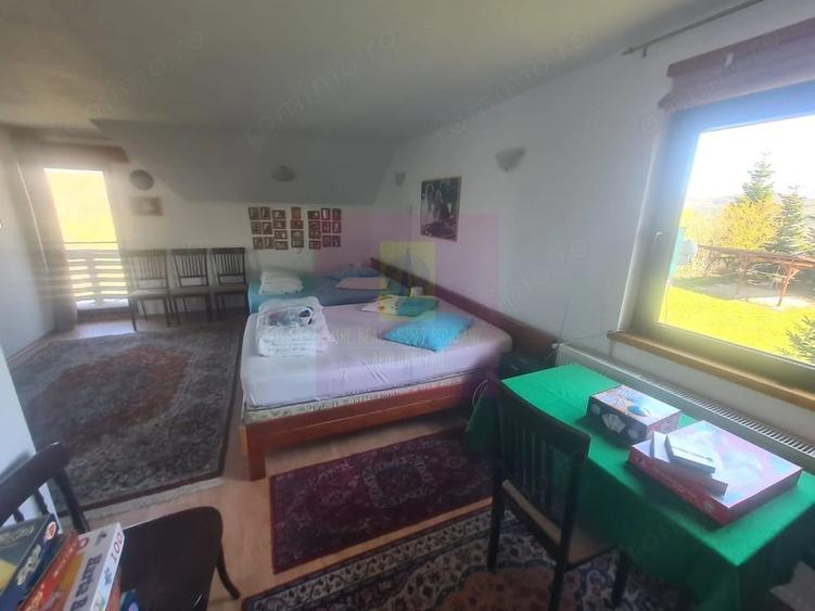 Casă cu 5 camere cu Teren 2177 Mp în Ghioșești