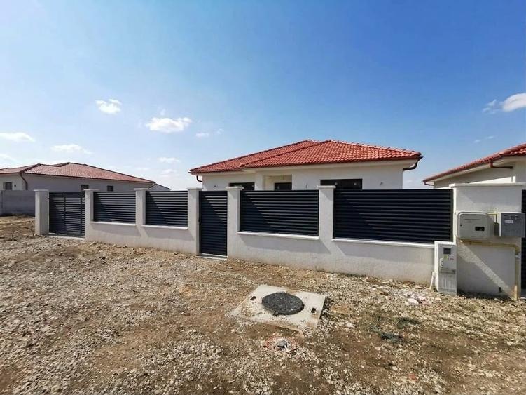 Casă individuală cu 4 camere cu Canalizare în Sântandrei