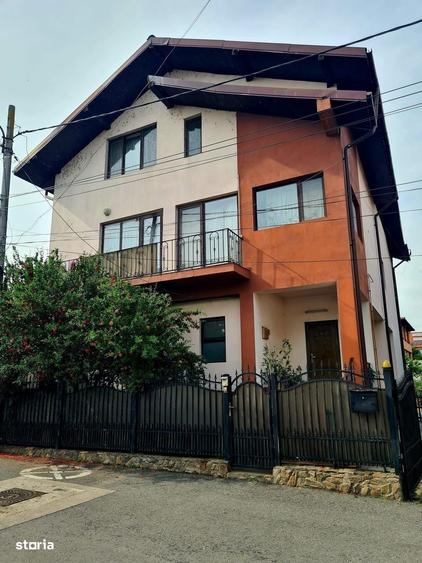 Casă cu 4 camere cu Teren 781 Mp în Central
