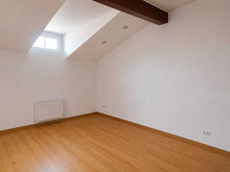 Casă cu 4 camere cu Teren 170 Mp în Cotroceni