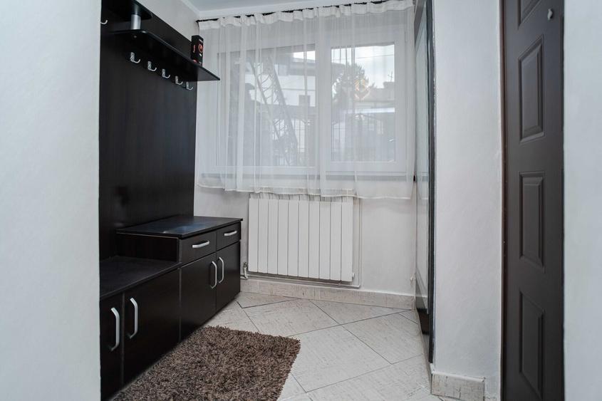 Apartament cu 3 camere decomandat, mobilat în Central
