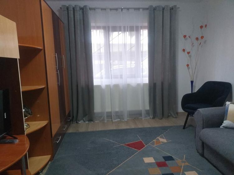 Garsonieră decomandată în Mioriței