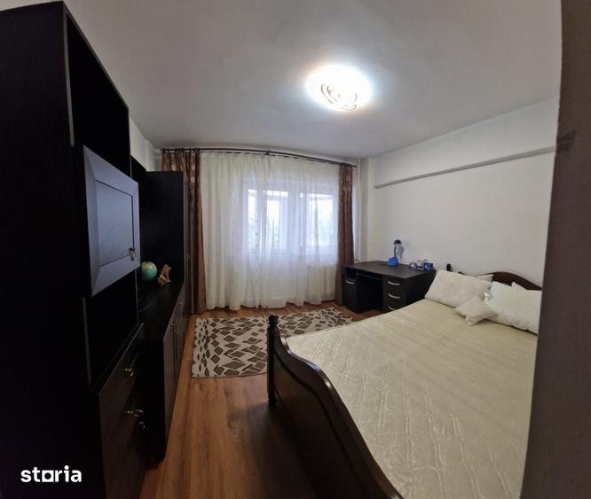 Apartament cu 4 camere decomandat în Central