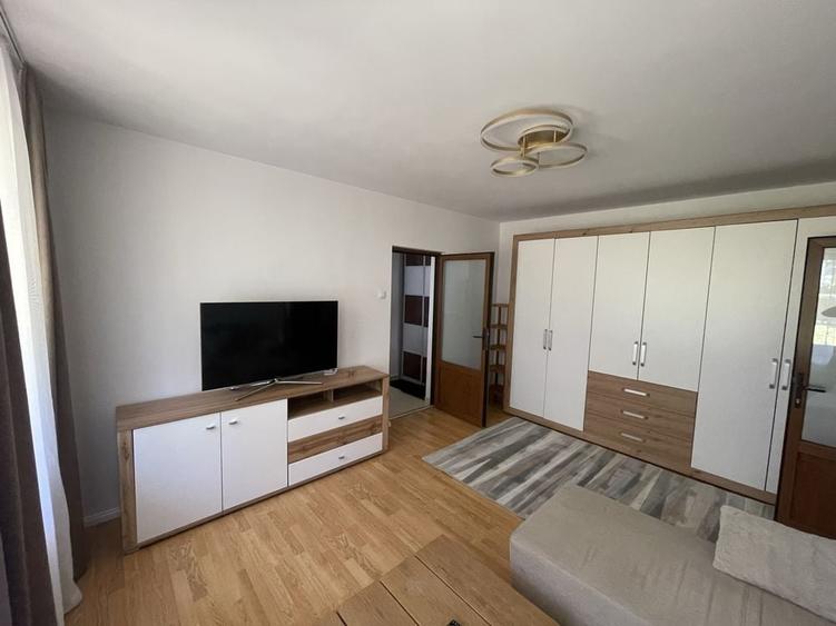 Apartament cu 3 camere semidecomandat în Centrul Istoric
