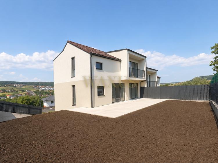 Duplex cu 6 camere cu Canalizare în Chinteni