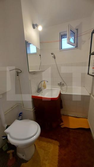 Apartament cu 2 camere semidecomandat, mobilat în Simeria