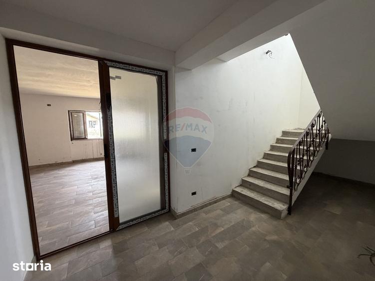 Casă cu 5 camere cu Teren 3960 Mp în Milcovul
