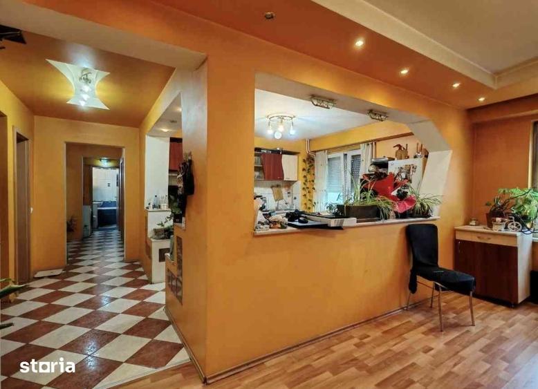 Apartament cu 4 camere decomandat în Rogerius