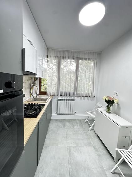 Apartament cu 2 camere decomandat în Cornișa