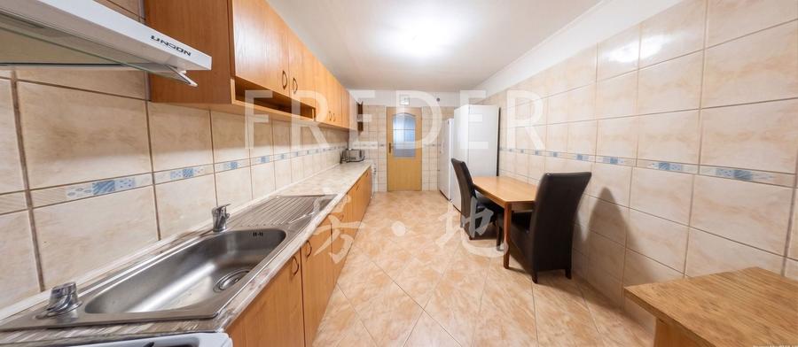 Casă individuală cu 5 camere cu Canalizare în Est