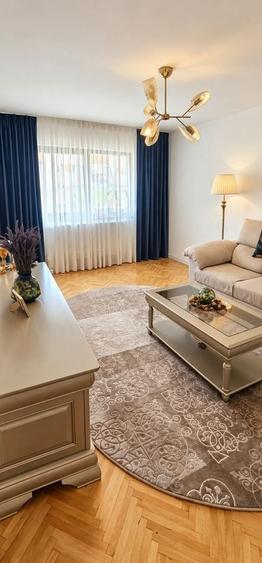 Apartament cu 3 camere decomandat, mobilat în Ampoi 2