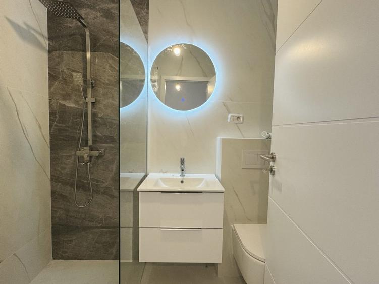 Duplex cu 4 camere cu Canalizare în Aeroport