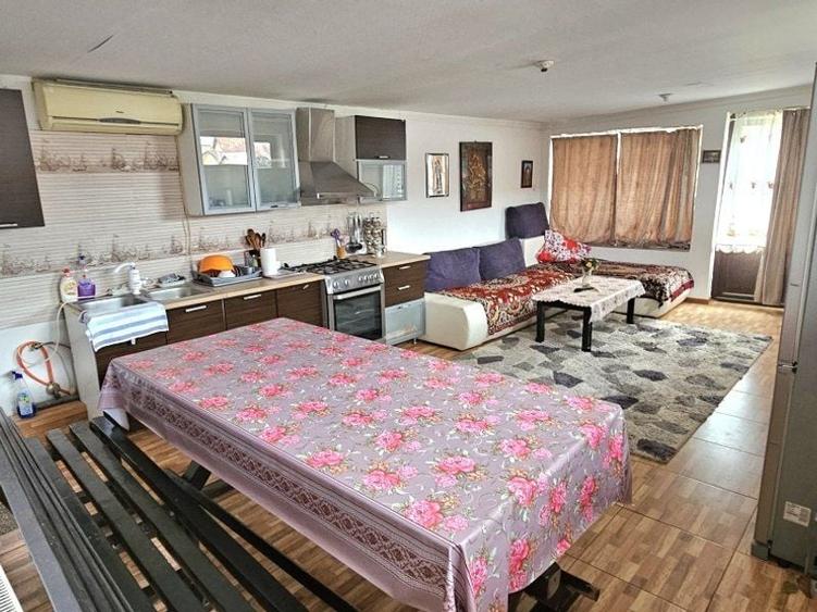 Casă individuală cu 4 camere cu Teren 275 Mp în Glina