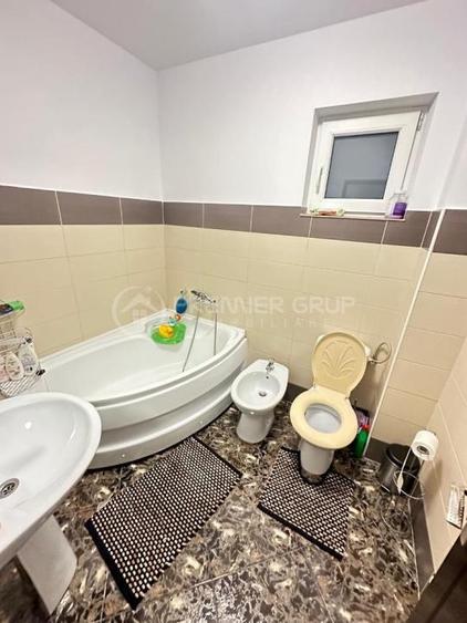 Apartament cu 4 camere decomandat, mobilat în Cug