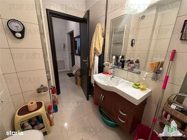 Apartament cu 2 camere, mobilat în Pajura