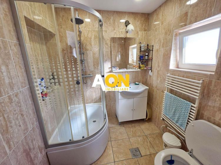 Casă individuală cu 5 camere cu Canalizare în Central