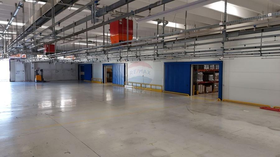 Spațiu industrial, de 2,077 mp, în Vest