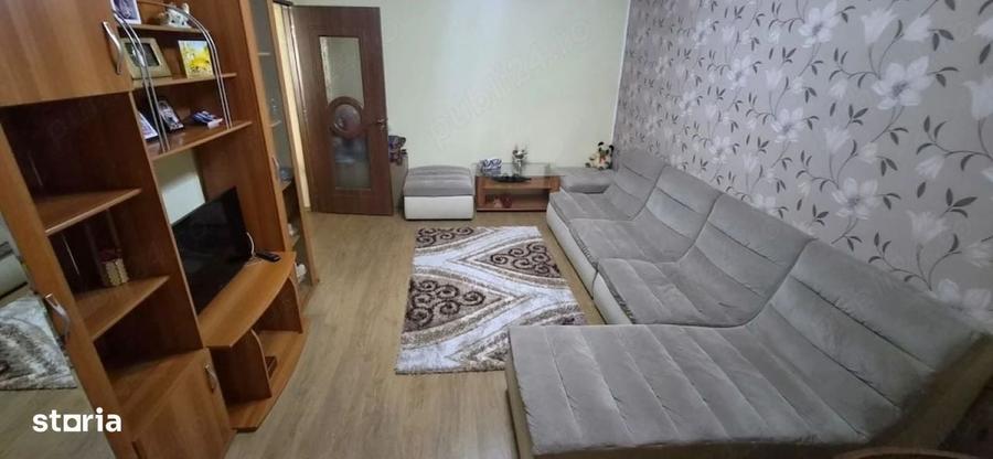Apartament cu 3 camere decomandat în Prundu