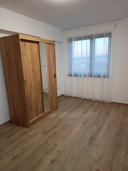 Duplex cu 5 camere cu Canalizare în Dâmbul Rotund